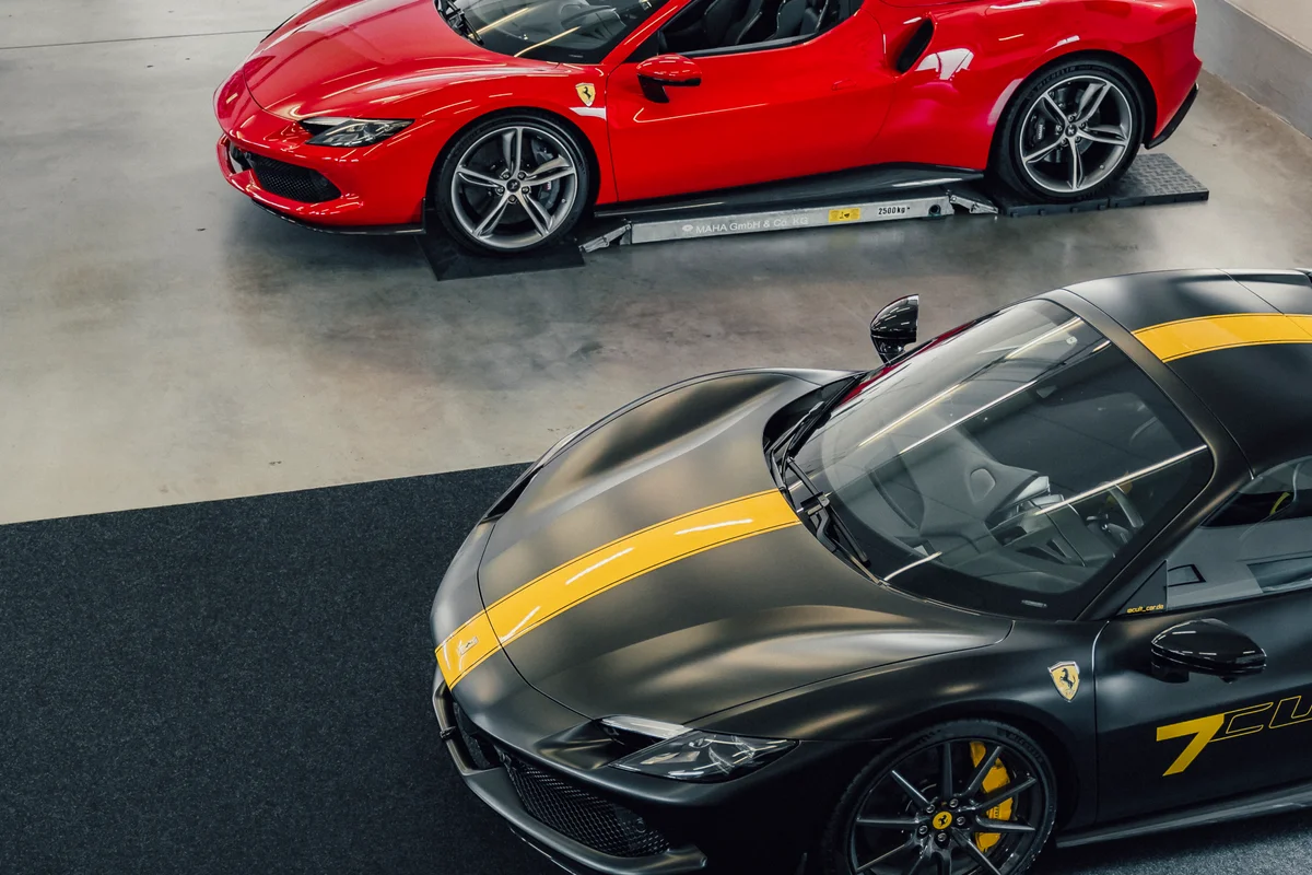 3x Ferrari